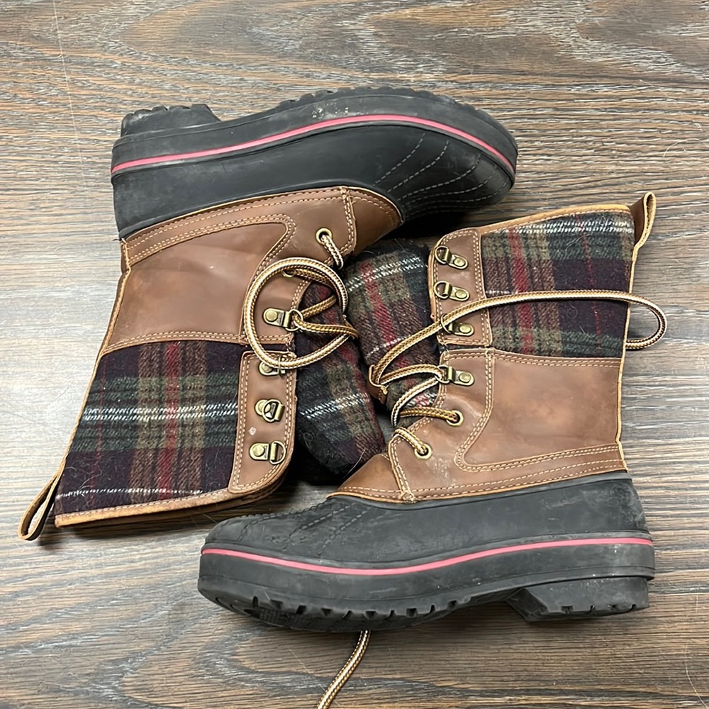 Snow boots